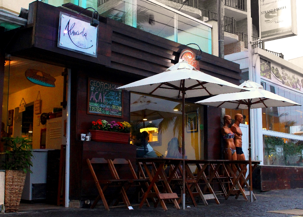 Georgia Café, localizado na Praia do Tombo no Guarujá (Divulgação / La Viagem)