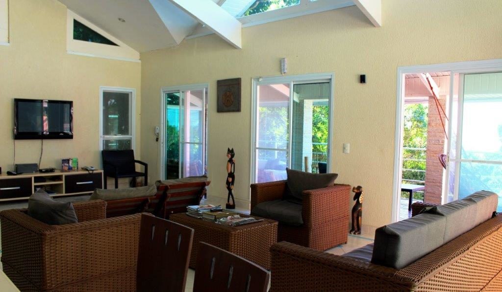 Sala de Estar para leitura ou descanso na Pousada Refúgio do Éden no Guarujá, litoral de São Paulo (Divulgação / La Viagem)