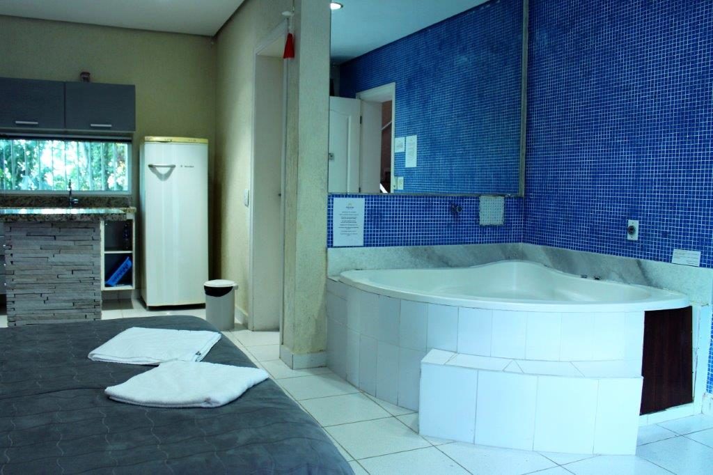 Hidromassagem da suíte Cayo Largo na Pousada Refúgio do Éden no Guarujá, litoral de São Paulo (Divulgação / La Viagem)