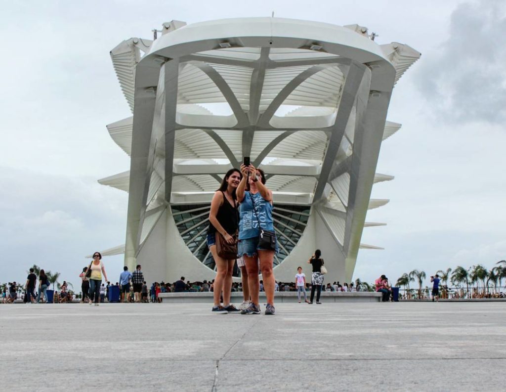 Arquitetura do Museu do Amanhã fica localizado ao lado da Praça Mauá, na zona portuária da cidade do Rio de Janeiro (Foto: La Viagem)