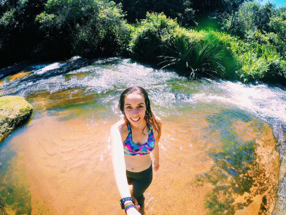 A viajante brasileira, Tarini Ferreti, viaja o Brasil de carona e coleciona aprendizados (Foto: Tarini Ferreti)