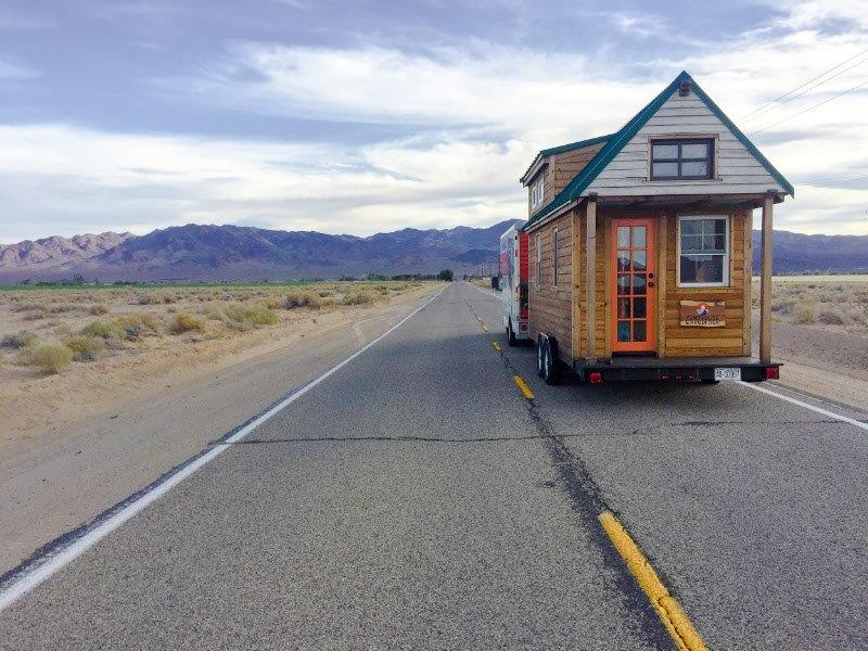 Alexis Stephens e Christian Parsons idealizaram tiny house e percorrem os EUA em busca de histórias semelhantes (Divulgação: Tiny House Expedition)