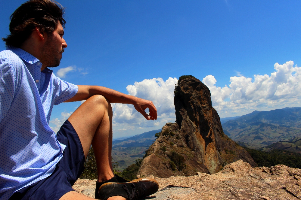 A 1950 metros de altitude, a Pedra do Baú é um destino sensacional para a sua próxima viagem (Foto: La Viagem)