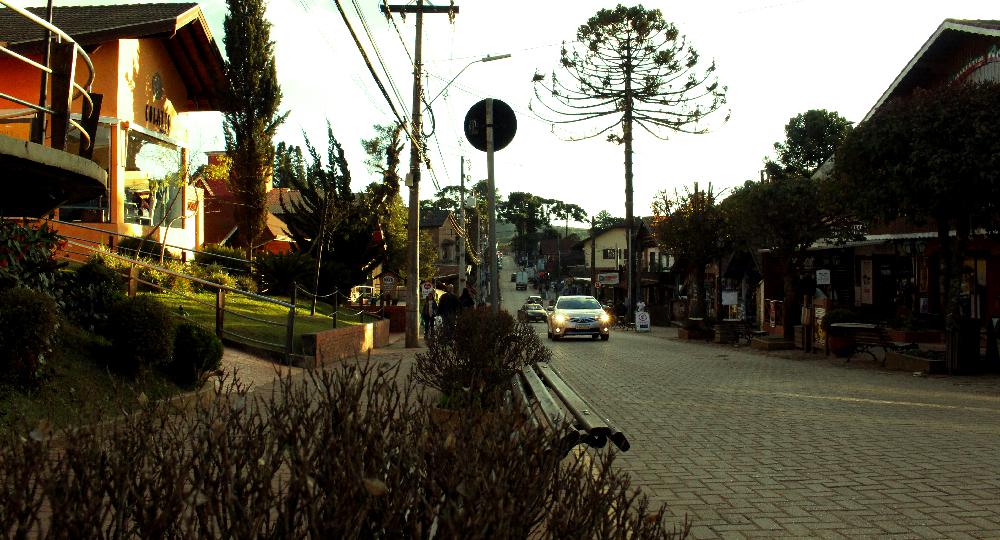 Centro de Monte Verde, na avenidade que leva o nome da cidade, no Sul de Minas Gerais. (Foto: La Viagem)