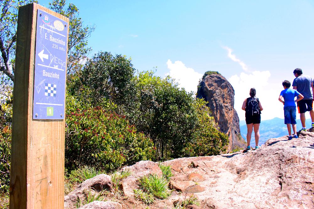 O Monumento Natural Estadual da Pedra do Baú, é composto pelas pedras: Bauzinho, Baú e Ana Chata. (Foto: La Viagem)