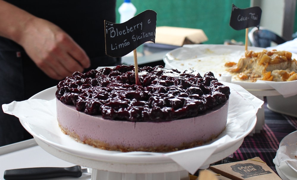 Torta vegana e crudívora no Caiçara Vegan Fest, na cidade de Santos, litoral de São Paulo (Foto: La Viagem)