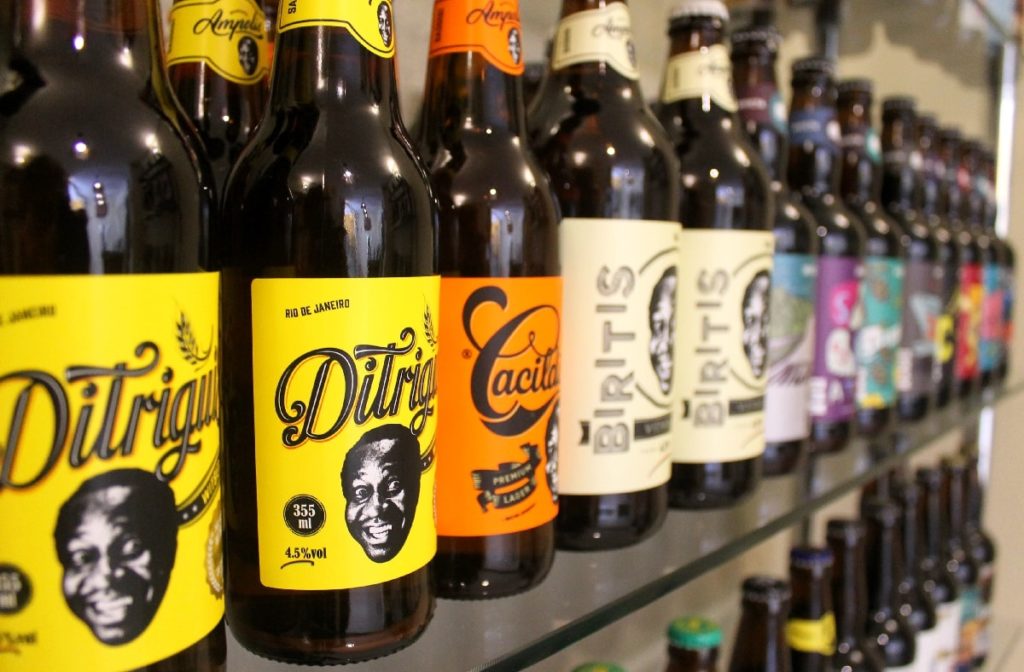 A Cervejaria Artesanal Boutique é uma excelente opção para você realizar o seu happy hour com os amigos, na cidade de Santos, litoral de São Paulo (Foto e Arte: La Viagem)