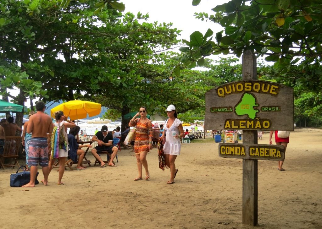Nós recomendamos a Anchova com Champignons no Quiosque do Alemão na praia dos Castelhanos em Ilhabela. (Foto: La Viagem)
