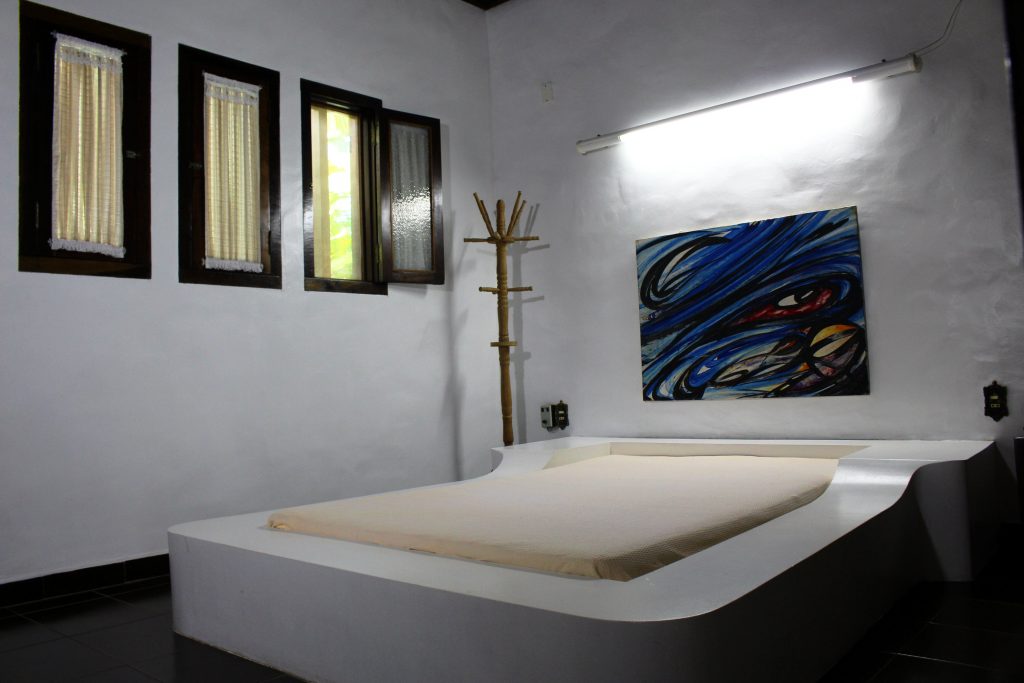 Quarto de casal espaçoso e confortável para a estadia em Ilhabela, litoral de São Paulo (Divulgação / La Viagem)