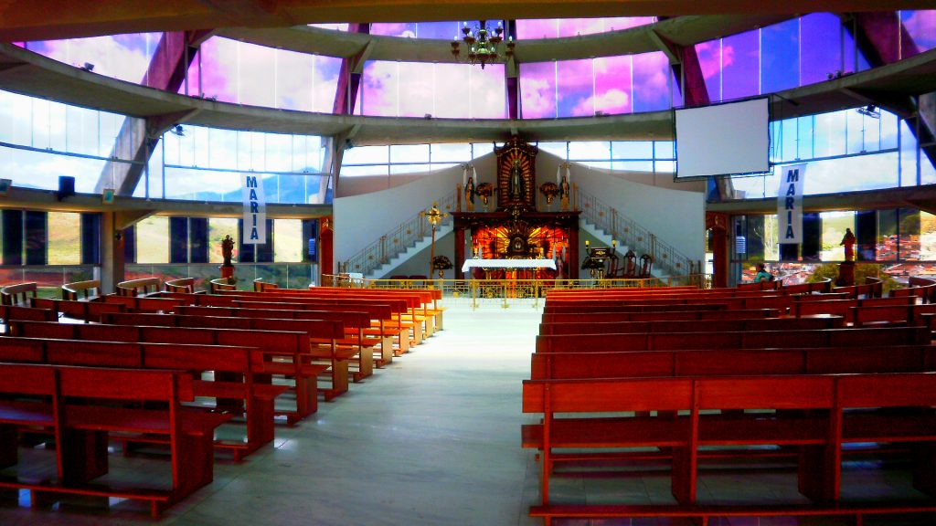 Interior belíssimo do Santuário de Nossa Senhora da Santa Agonia na cidade de Itajubá, em Minas Gerais (Divulgação/Internet)