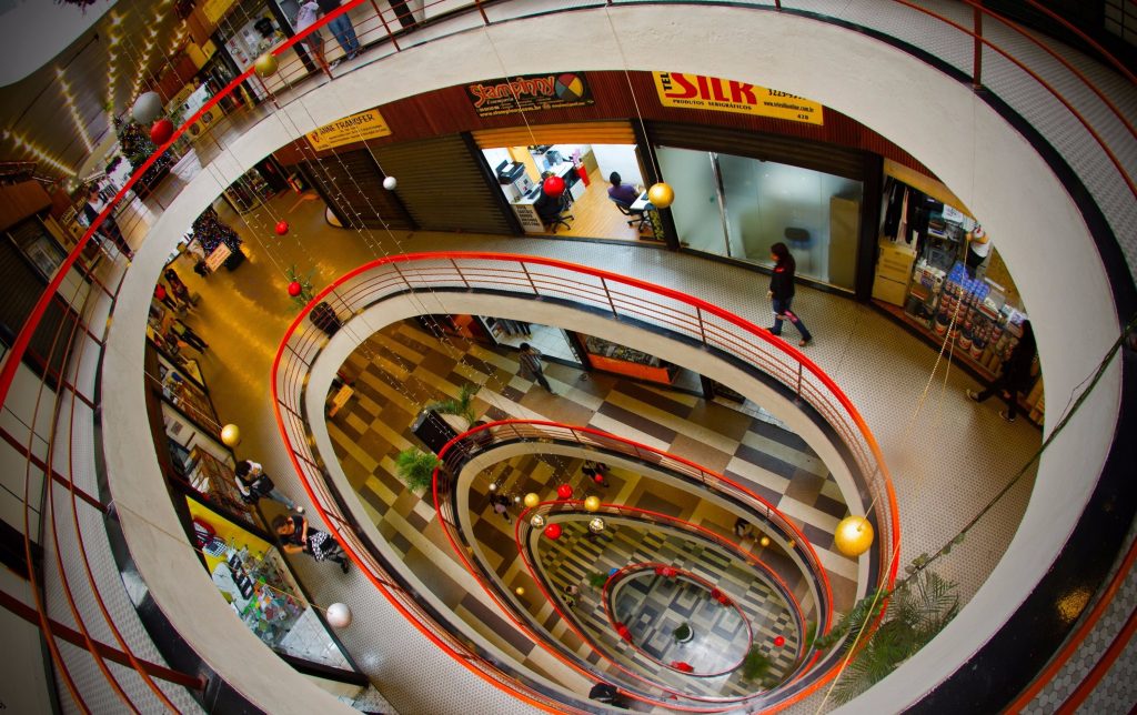 A Galeria do Rock é um ponto de encontro de roqueiros desde os anos 70, ainda hoje é um clássico do Centro de São Paulo (Divulgação/Internet)