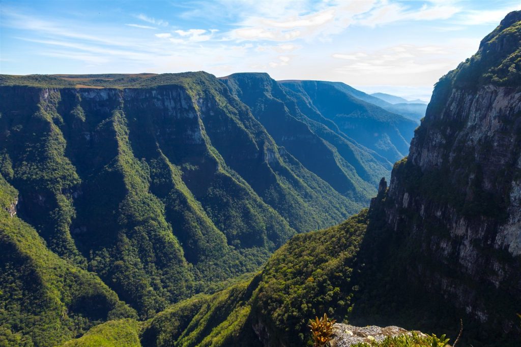A belíssima paisagem do Cânion da Fortaleza, localizado em Cambará do Sul, em Rio Grande do Sul. (Divulgação/Internet)