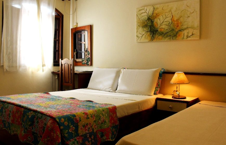 O Apartamento é uma das acomodações da Pousada Canto do Mar, no Guarujá. (Divulgação/La Viagem)