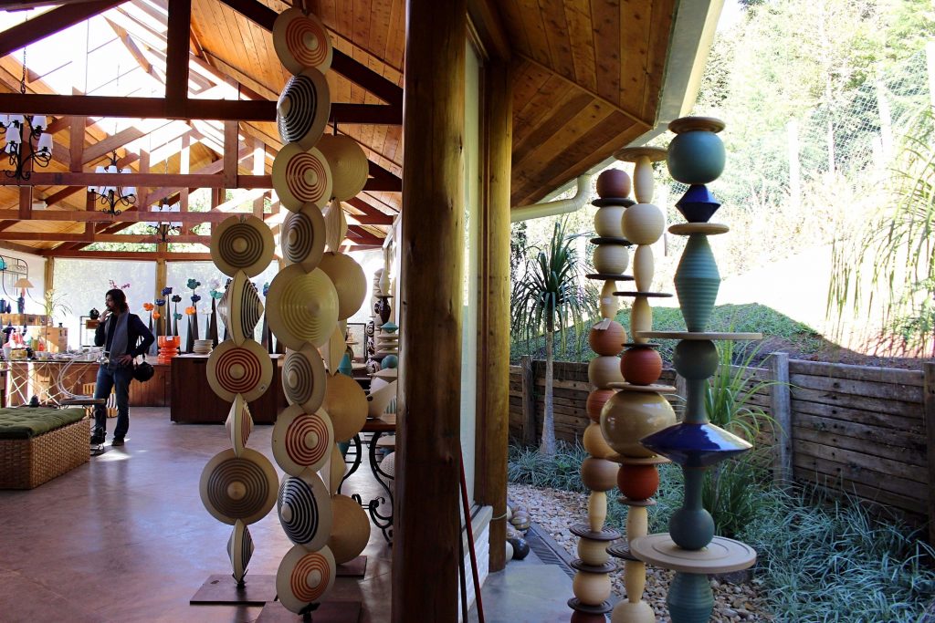 A arquitetura da galeria Unger's Pottery House mescla natureza e sofisticação. (Foto: La Viagem)