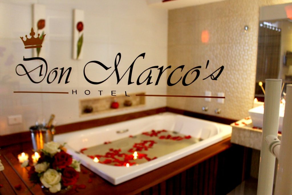 Hidromassagem da suíte Super Luxo no Don Marco's Hotel, no Guarujá. (Foto: La Viagem)