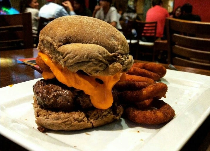 O HP GEEK Bar n' Grill é uma das casas mais estilisadas e gostsas de Santos. (Foto: La Viagem)