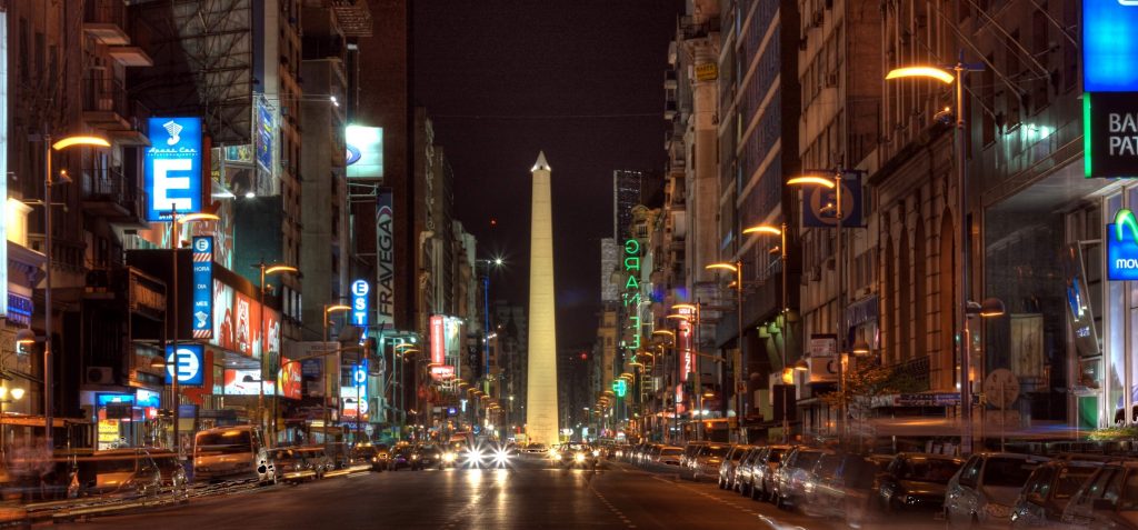 Av Corrientes em Buenos Aires, na Argentina. (Divulgação: Internet)