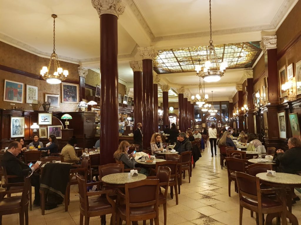 Café Tortoni, em Buenos Aires, na Argentina.